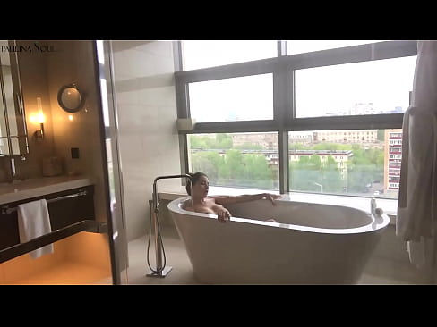 ❤️ Valtava babe runkkaa intohimoisesti pilluaan kylpyhuoneessa Pornovideo at us ❌️