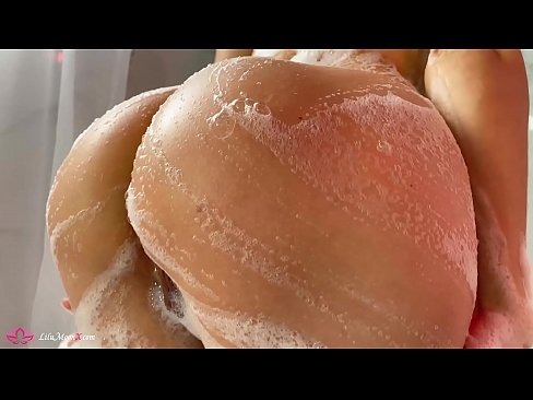 ❤️ Brunette masturboi pillua vibraattorilla intensiiviseen orgasmiin suihkussa Pornovideo at us ❌️