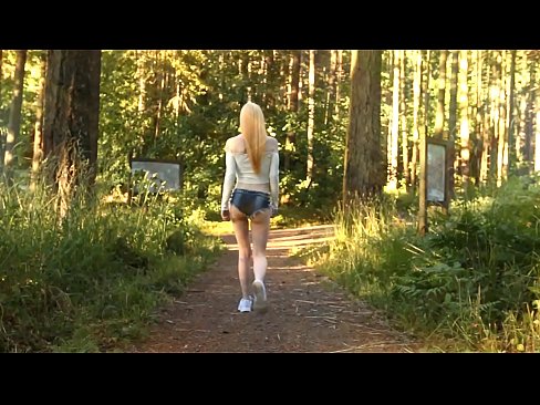 ❤️ Kaunis nainen liikkuu hitaasti, ei alaston video Pornovideo at us ❌️